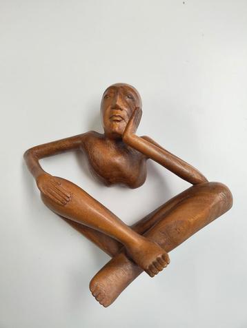 Houten Denker Beeld beschikbaar voor biedingen