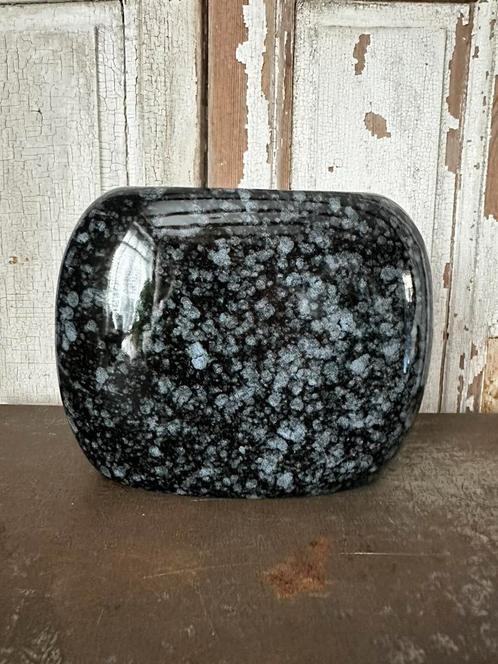 Ovaal vaasje, Huis en Inrichting, Woonaccessoires | Vazen, Zo goed als nieuw, Minder dan 50 cm, Aardewerk of Porselein, Ophalen of Verzenden