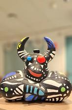 Vrolijk gekleurd beeld van een dikke dame, Ophalen, Minder dan 4 cm, Overige kleuren, Overige materialen