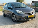 Toyota Yaris 1.3 Vvt-i 5-DRS CVT 2014 Grijs, Auto's, Euro 5, Stof, Zwart, 4 cilinders