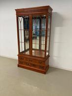 Display Cabinet / Vitrinekast met achterwand in glas, Antiek en Kunst, Antiek | Meubels | Kasten, Ophalen