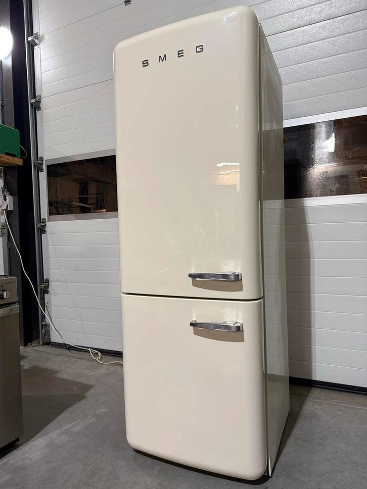 Smeg Koelkast met Aparte Vriezer - Retro Design, Witgoed en Apparatuur, Koelkasten en IJskasten, Zo goed als nieuw, Met aparte vriezer