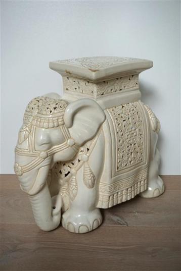 Vintage olifant keramiek plantentafel beschikbaar voor biedingen