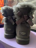 UGG Mini Bailey Bow – cozy winter essential, Kleding | Dames, Schoenen, UGG, Snowboots, Ophalen of Verzenden, Grijs