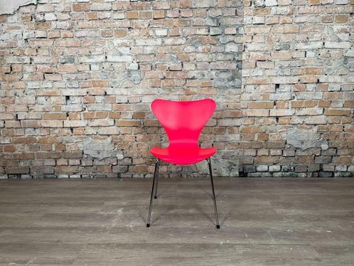 Fritz Hansen Vlinder roze bij TheReSales, Huis en Inrichting, Stoelen, Zo goed als nieuw, Eén, Hout, Metaal, Overige kleuren, Ophalen of Verzenden