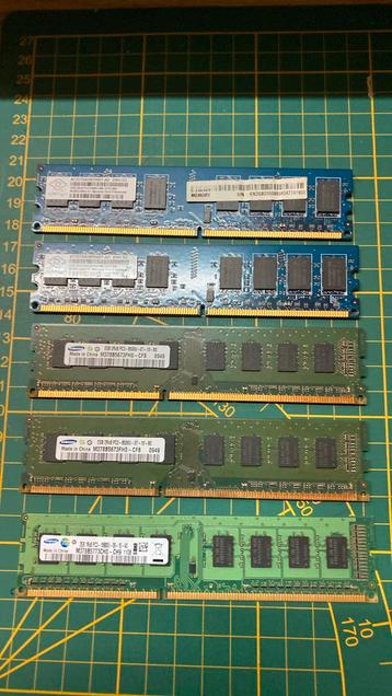 Ram geheugens voor pc , 2 euro p/ st. Alle 12 voor 16 euro  beschikbaar voor biedingen