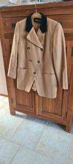 Te koop okergele dames jas, merk Louis Feraud, maat 42., Kleding | Dames, Geel, Maat 42/44 (L), Ophalen of Verzenden, Zo goed als nieuw