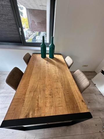 Houten eettafel met staal 160x90 beschikbaar voor biedingen