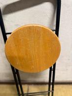 Houten krukje met zwart metalen frame, Ophalen, Gebruikt, Zwart, Eén