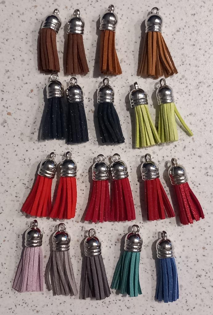 Leren suède kwastjes "nieuw", Hobby en Vrije tijd, Kralen en Sieraden maken, Nieuw, Bedel, Ophalen of Verzenden