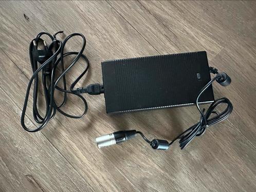 Oplader ion 36volt Batavus - Koga - Sparta - accell, Fietsen en Brommers, Fietsaccessoires | Fietsaccu's, Zo goed als nieuw, Ophalen