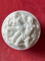 Persglazen art deco dekseldoos met nimfen, wit, Ophalen of Verzenden