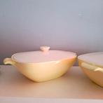 Petrus Regout, vintage dekschaal in pasteltint geel, Ophalen of Verzenden