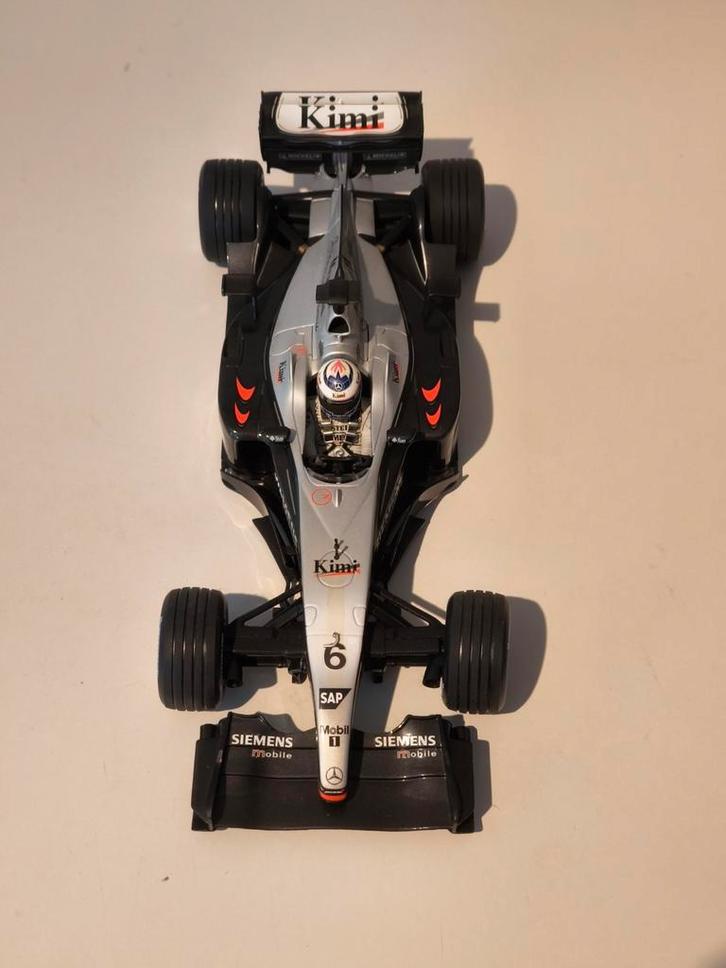 McLaren schaalmodel 1/18 van Hotwheels MP4-21 uit 2006, Hobby en Vrije tijd, Modelauto's | 1:18, Zo goed als nieuw, Auto, Hot Wheels