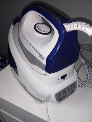 Silver rest strijkijzer met waterreservoir beschikbaar voor biedingen