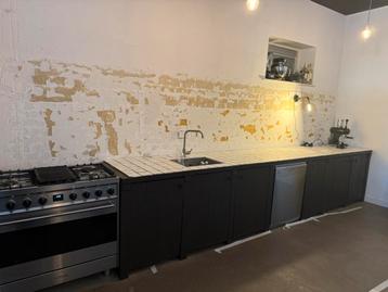 Houten keuken, incl vaatwasser beschikbaar voor biedingen