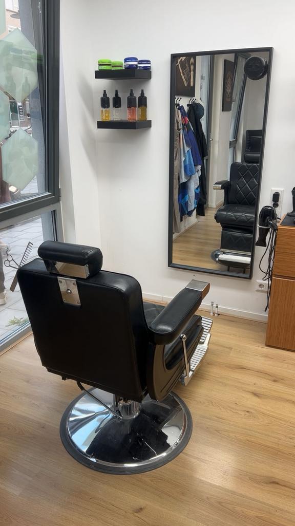 Kapperstoel te huur in Amsterdam Oost!, Antiek en Kunst, Antiek | Kantoor en Zakelijk, Ophalen of Verzenden