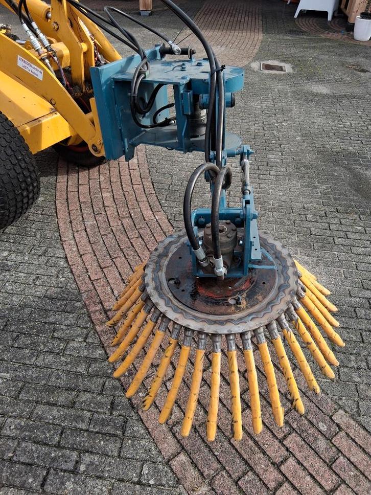 Knikmops met onkruidborstel huren, Tuin en Terras, Veegmachines, Ophalen of Verzenden