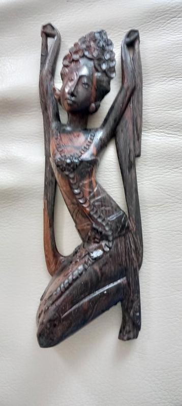 Balinese danseres houten beeldje van 22cm hoog. beschikbaar voor biedingen