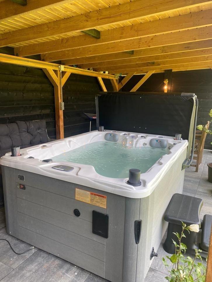 Jacuzzi balboa Fox spa Essence, Tuin en Terras, Bubbelbaden en Hottubs, Zo goed als nieuw, Ophalen