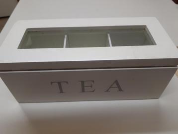 Een zgan thee ( TEA ) doos met drie vakken beschikbaar voor biedingen
