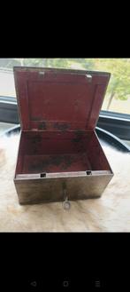 Klein metalen vintage geldkistje, Ophalen