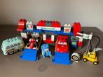 Duplo 5829 - Cars World Grand Prix - Pitstop | Zeldzaam, Kinderen en Baby's, Speelgoed | Duplo en Lego, Ophalen of Verzenden, Gebruikt