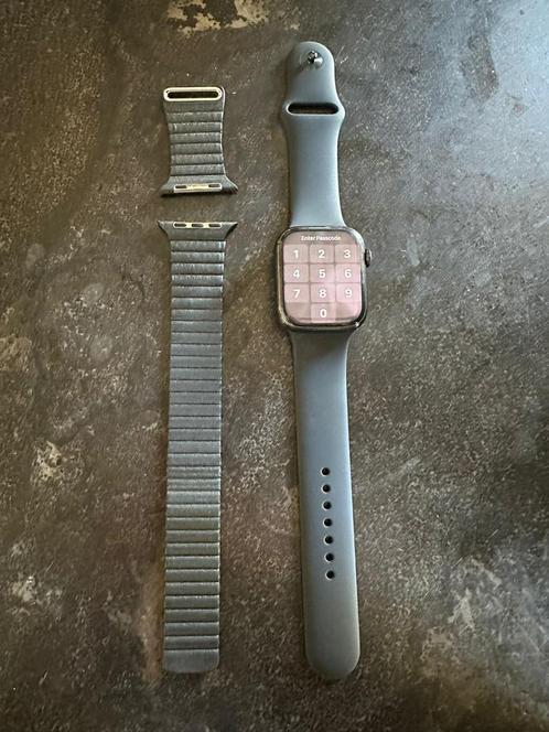Apple watch serie 7 met 2 bandjes (een leer), Sieraden, Tassen en Uiterlijk, Sporthorloges, Zo goed als nieuw, iOS, Zwart, Afstand