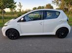 Toyota Aygo 1.0 12V Vvt-i 5-deurs, navigatie, airco, nwe APK, Auto's, Voorwielaandrijving, Euro 5, Stof, Origineel Nederlands