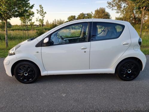 Toyota Aygo 1.0 12V Vvt-i 5-deurs, navigatie, airco, nwe APK, Auto's, Toyota, Bedrijf, Aygo, ABS, Airbags, Airconditioning, Centrale vergrendeling