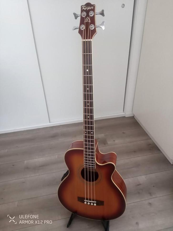 Keiper akoestische basgitaar, Muziek en Instrumenten, Snaarinstrumenten | Gitaren | Bas, Zo goed als nieuw, Semi-akoestisch, Ophalen