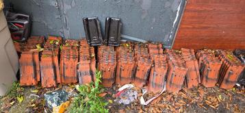 Keramische hooglans gitzwarte dakpannen  beschikbaar voor biedingen