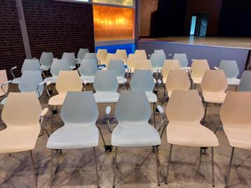 Partij Kartell Maui stoelen - 136 stuks beschikbaar voor biedingen