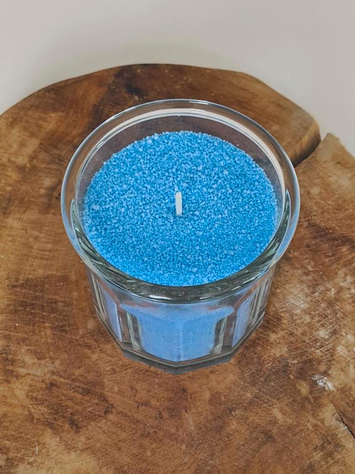 Kaarsenzand Lichtblauw 1kg Inclusief 15 Lonten, Huis en Inrichting, Woonaccessoires | Kandelaars en Kaarsen, Nieuw, Minder dan 25 cm