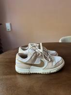 Nike Dunk Low ESS Trend Beige/Gold – maat 36, Kleding | Dames, Schoenen, Verzenden, Beige, Nike, Sneakers of Gympen