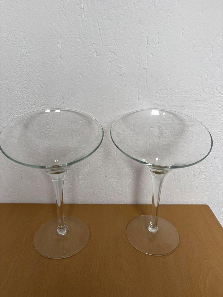 Glazen schalen op voet - set van 2, Huis en Inrichting, Woonaccessoires | Schalen en Manden, Zo goed als nieuw, Schaal, Rond, Glas