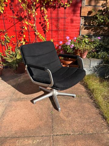 Artifort Draaifauteuil Zwart met Leuning Design beschikbaar voor biedingen