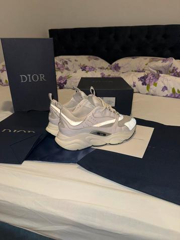 Dior B22 White beschikbaar voor biedingen