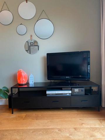 Televisie kast zwart metaal beschikbaar voor biedingen