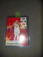 Giannis red parralel /149 Nba Court Kings 2024-25 Basketball, Hobby en Vrije tijd, Stickers en Plaatjes, Ophalen of Verzenden