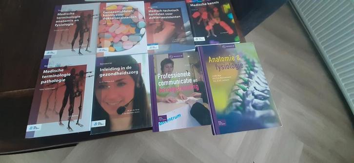 Boeken voor opleiding doktersassistent, Boeken, Studieboeken en Cursussen, Zo goed als nieuw, MBO, Beta, Ophalen