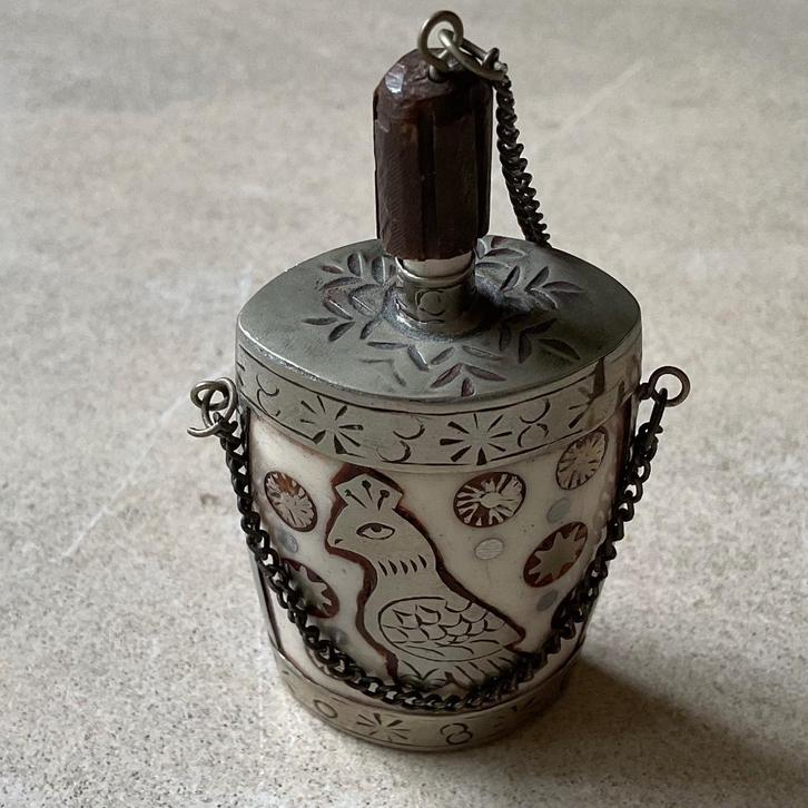 Tibetaans yak bone snuifflesje ingelegd zilver goede staat, Antiek en Kunst, Kunst | Niet-Westerse kunst, Verzenden
