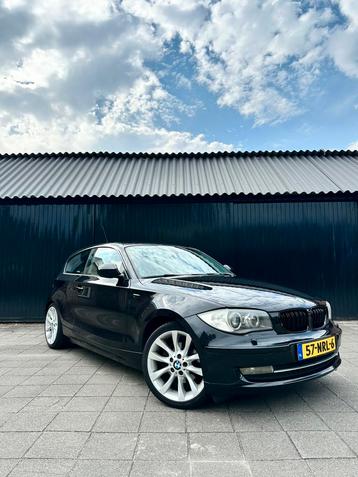 BMW 1-Serie 2.0 120I 3DR AUT 2010 Zwart beschikbaar voor biedingen