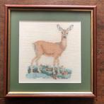 Geborduurde Ree kalf in Lijst, Ophalen of Verzenden, Zo goed als nieuw, Overige typen, Minder dan 50 cm