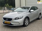 Volvo V40 1.6 D2 Momentum, Digitale Dashboard, Navi, PDC, Ve, Voorwielaandrijving, Euro 5, Gebruikt, Zwart