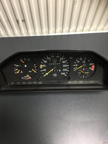 Mercedes W124      Benzine   124 542 2666  Km Tellerklok met beschikbaar voor biedingen