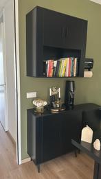 Zwarte tweedelige kast, Ophalen, Overige materialen, 50 tot 100 cm, Zo goed als nieuw