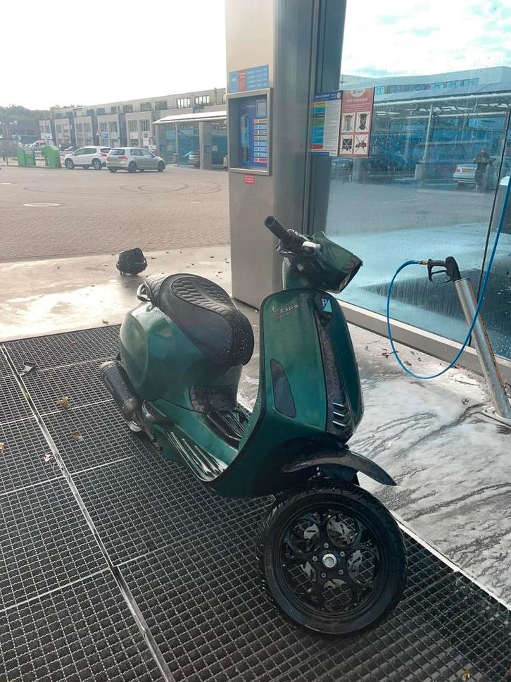 Vespa 80cc brom, Fietsen en Brommers, Scooters | Vespa, Zo goed als nieuw, Vespa S, Maximaal 45 km/u, Benzine, Ophalen of Verzenden