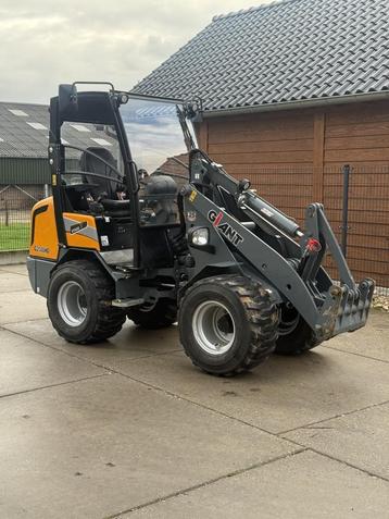 Giant g2500hd  mini shovel ( 150 uur ) beschikbaar voor biedingen