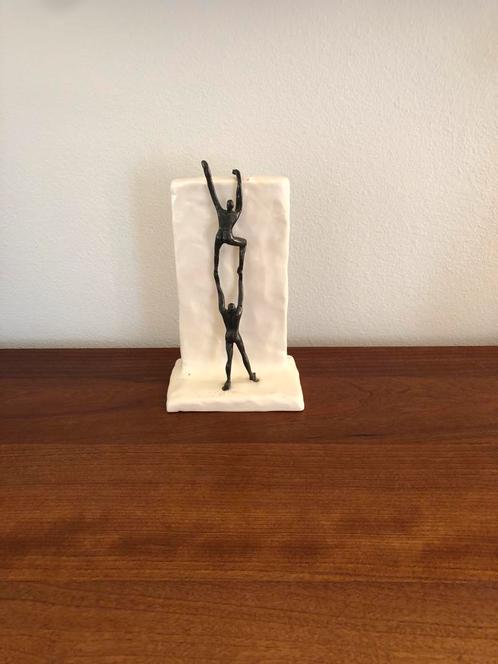 Corry Ammerlaan Climbing the wall/Samen hogerop, Antiek en Kunst, Kunst | Designobjecten, Ophalen of Verzenden